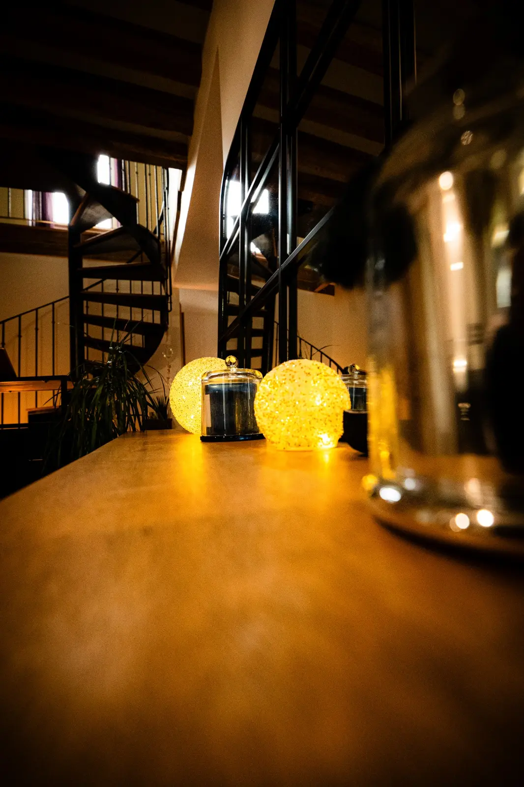 Détails lumineux et ambiance chaleureuse de l’institut ELOES
